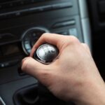 Jak prowadzić samochód z manualną skrzynią biegów? Jak prowadzić samochód z manualną skrzynią biegów