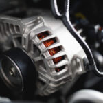 Jak wykryć usterkę alternatora i ile kosztuje jego wymiana? awaria alternatora