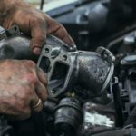 Dekarbonizacja silnika – kiedy przeprowadzić, jak to działa i ile kosztuje? Dekarbonizacja silnika