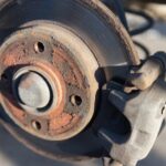 Praktyczny przewodnik: jak wykryć zużyte klocki i tarcze hamulcowe hamulce wyłączone