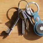 AirTag do śledzenia samochodów: praktyczny pomocnik czy ryzykowny wybór? AirTag do śledzenia samochodów